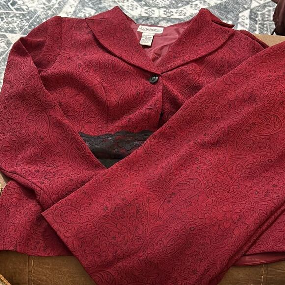 Just In Thyme Jackets & Blazers - Vtg. 1990’s Just In Thyme Ltd. Red Paisley Skirt Suit with Black Lace Accents. S